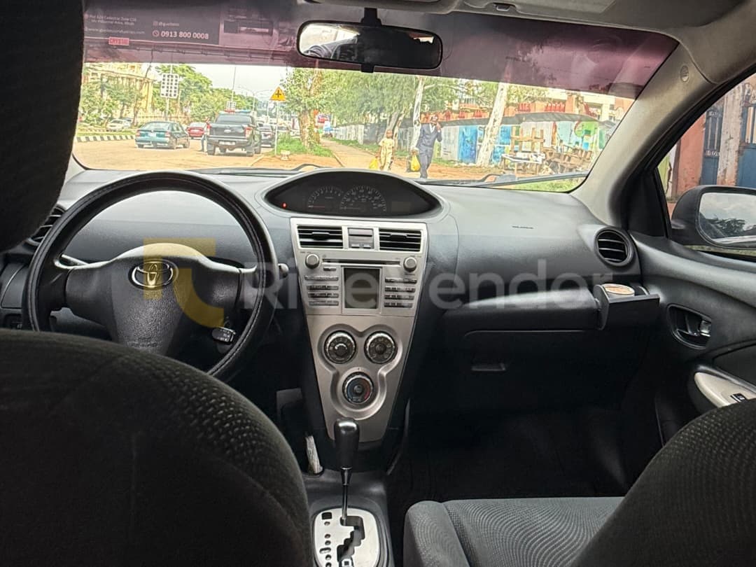 2010 Toyota Yaris — photo 4