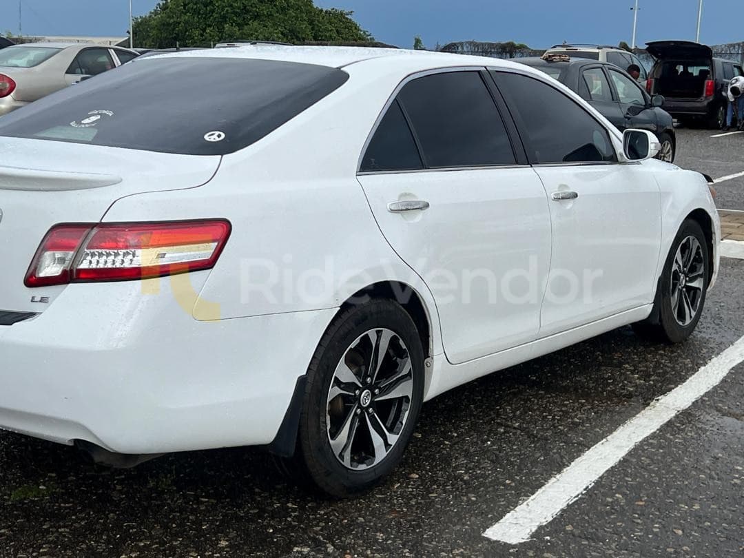 2011 Toyota Camry LE — photo 3