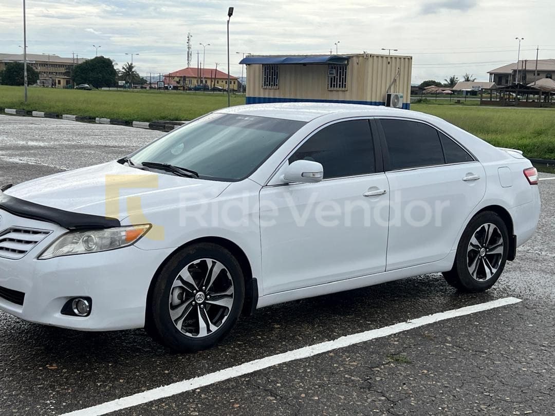 2011 Toyota Camry LE for Car Hire in Edda