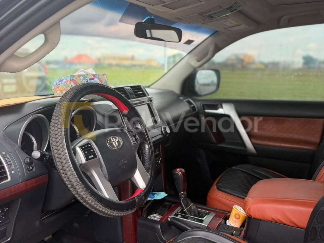 2020 Toyota Prado TXL — photo 2