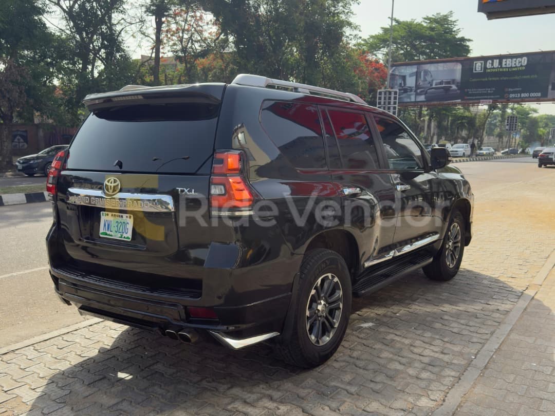 2020 Toyota Prado TXL — photo 2
