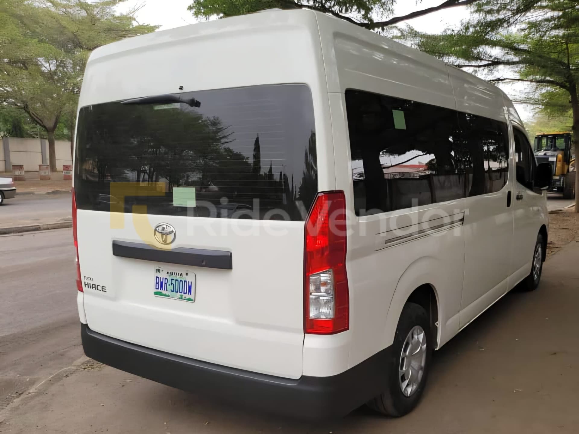 2024 Toyota Hiace Bus — photo 6