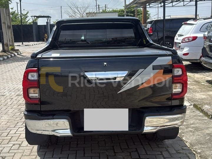 2025 Toyota Hilux GR Sport — photo 2
