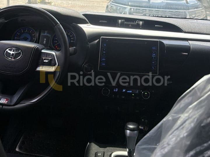 2025 Toyota Hilux GR Sport — photo 5