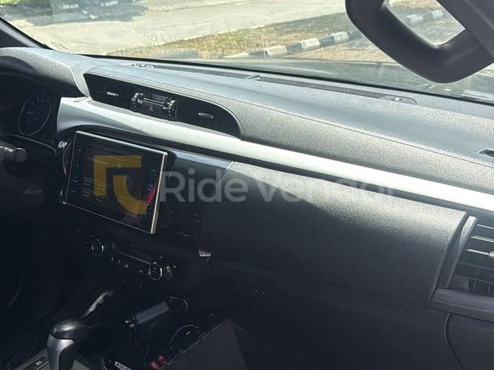 2025 Toyota Hilux GR Sport — photo 4