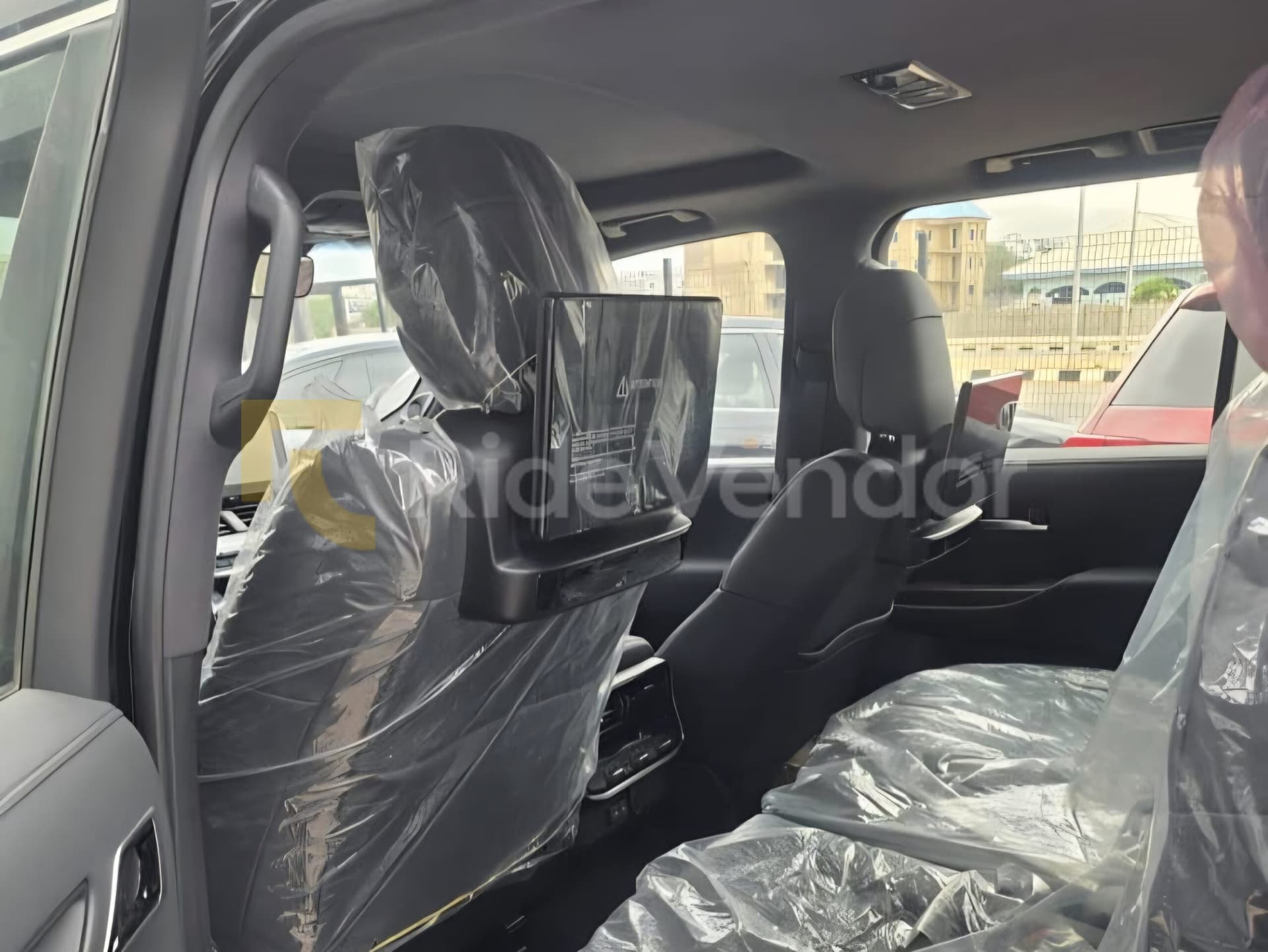 2025 Toyota Land Cruiser — photo 5