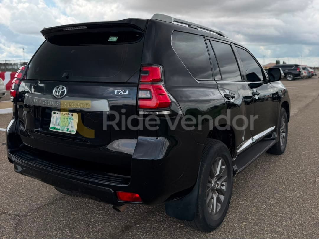 2022 Toyota Prado TXL — photo 2