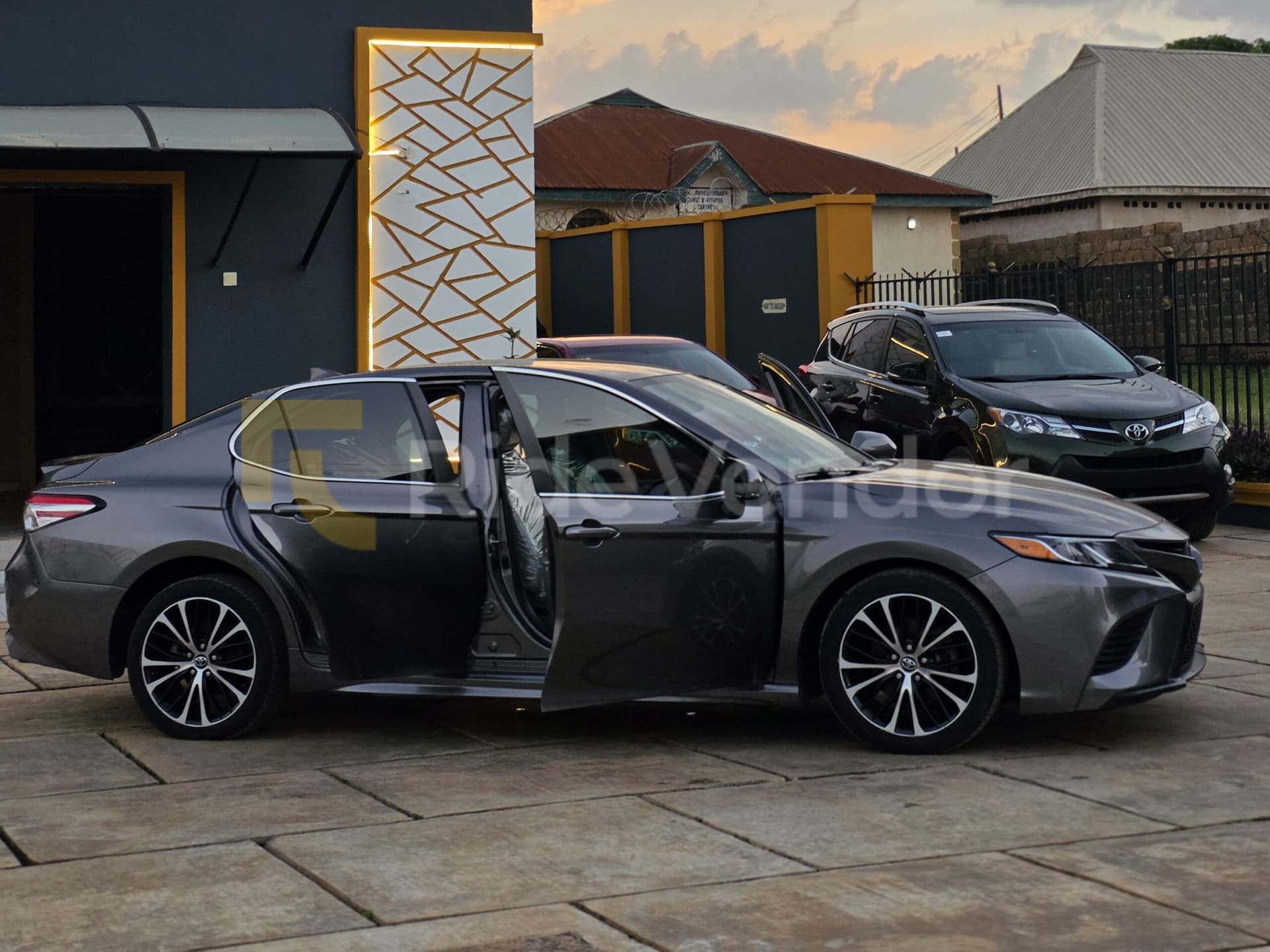 2022 Toyota Camry SE — photo 3