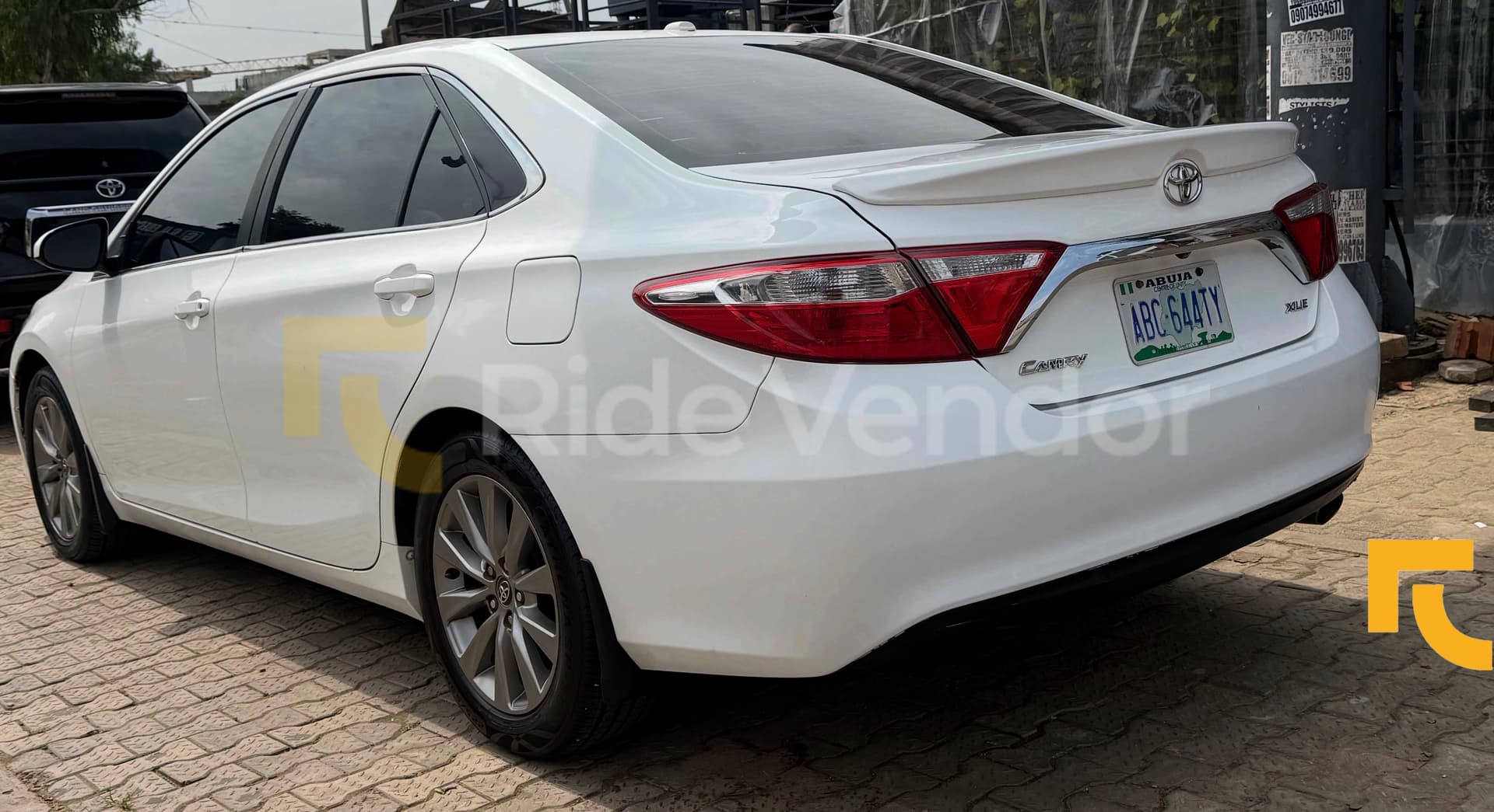 2017 Toyota Camry XLE — photo 3