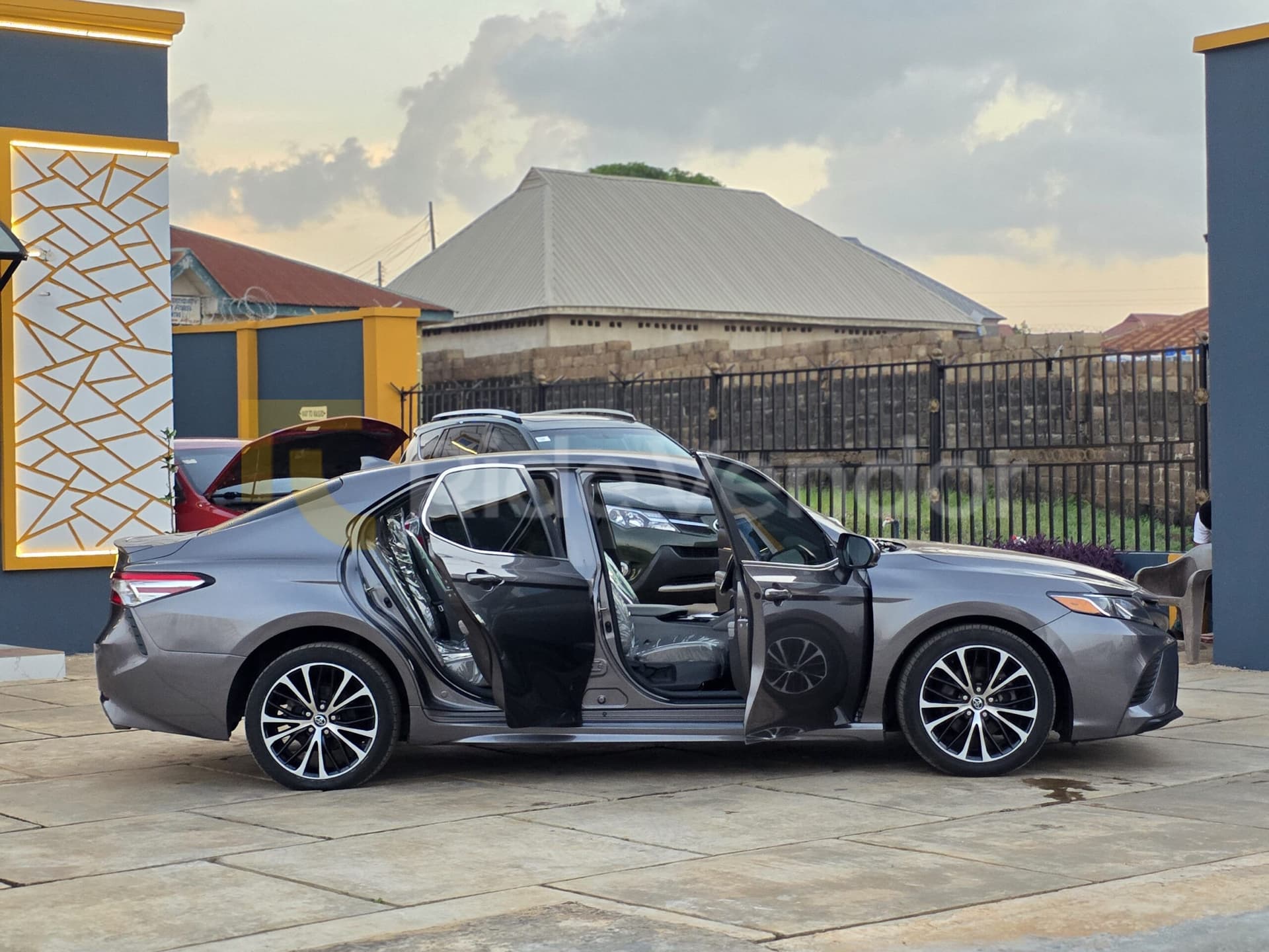 2022 Toyota Camry SE — photo 5