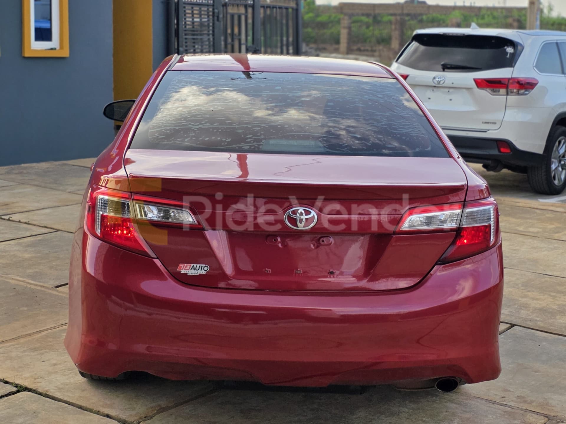 2014 Toyota Camry SE — photo 3