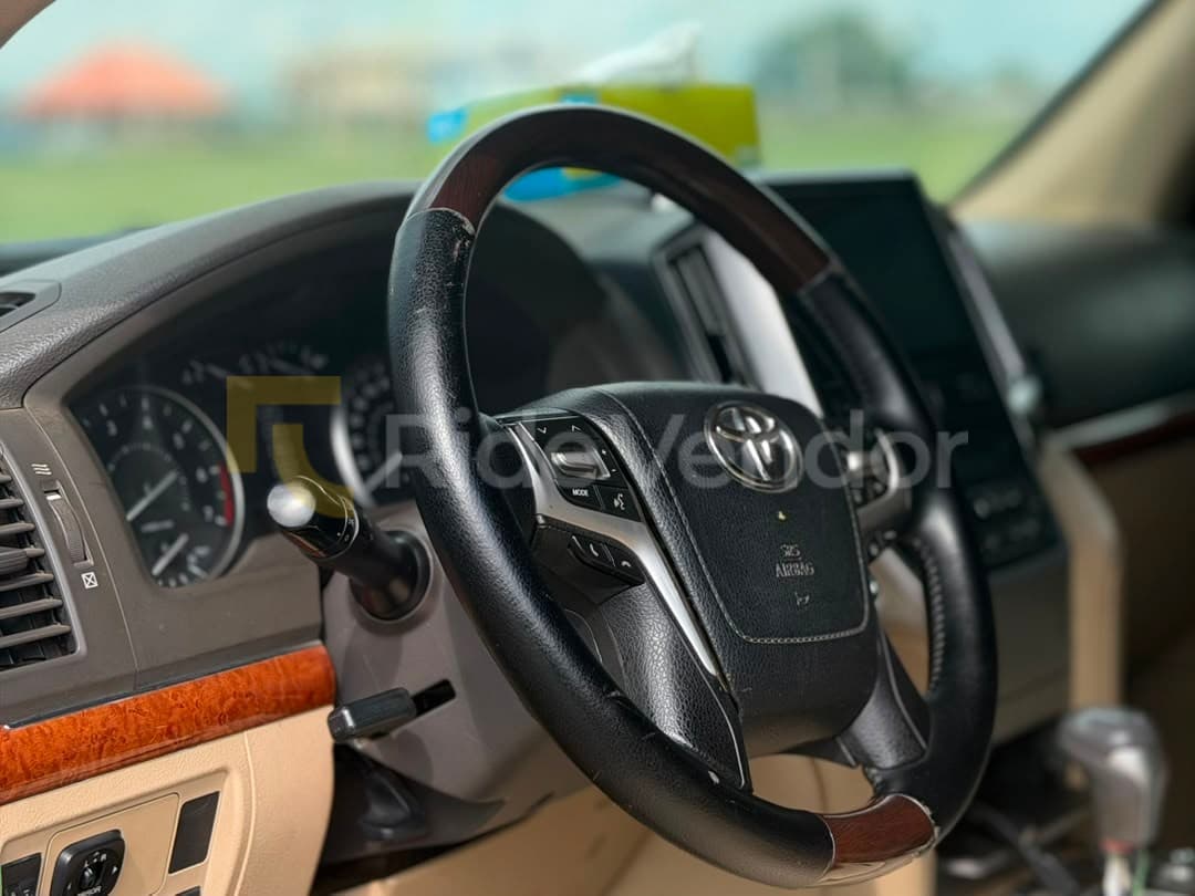 2020 Toyota Land Cruiser — photo 4