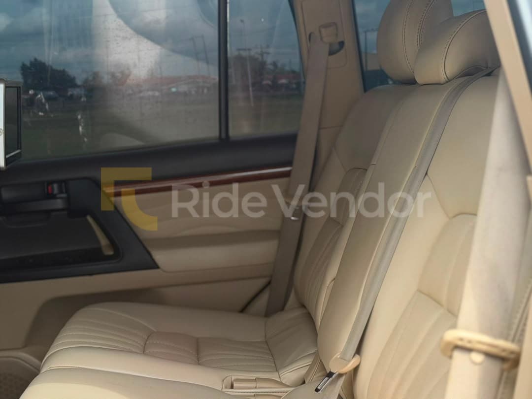 2020 Toyota Land Cruiser — photo 5