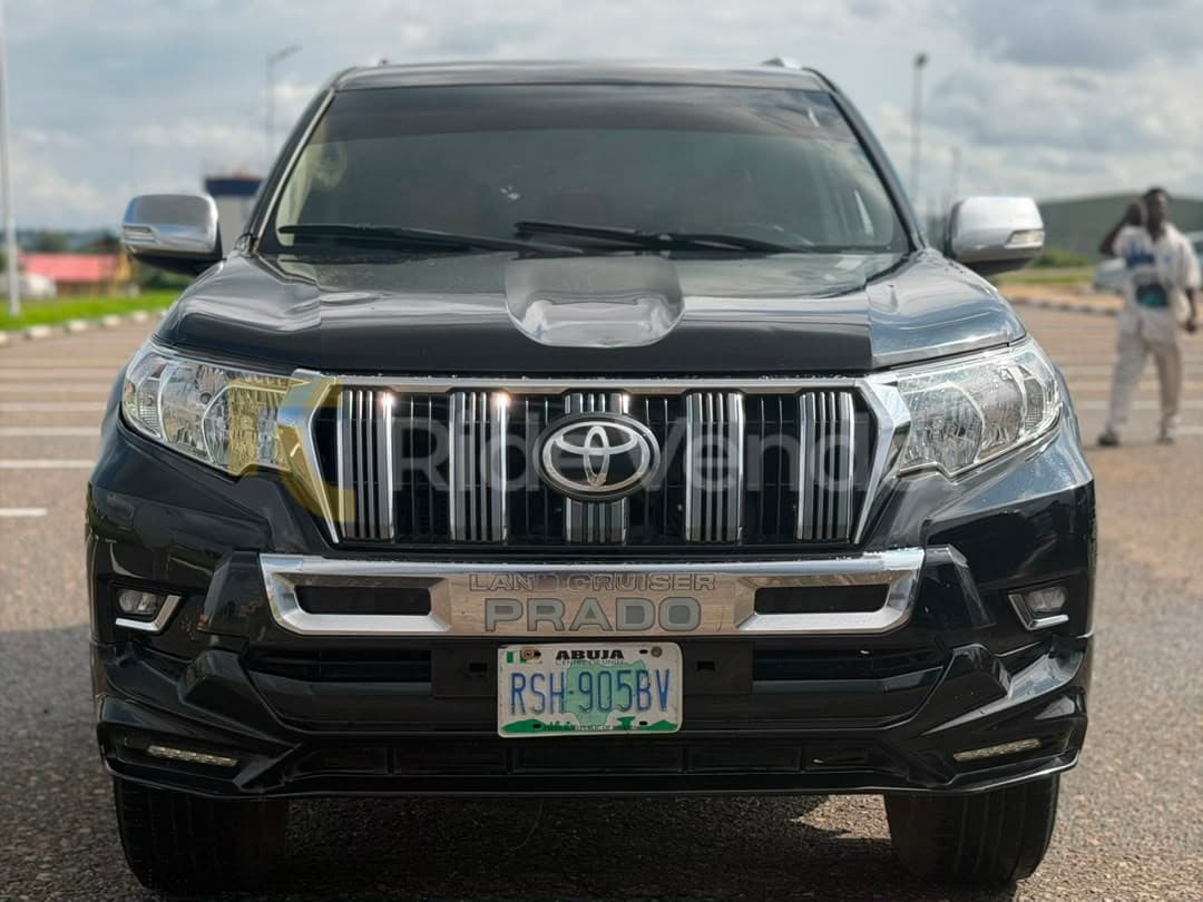 2020 Toyota Prado TXL — photo 2