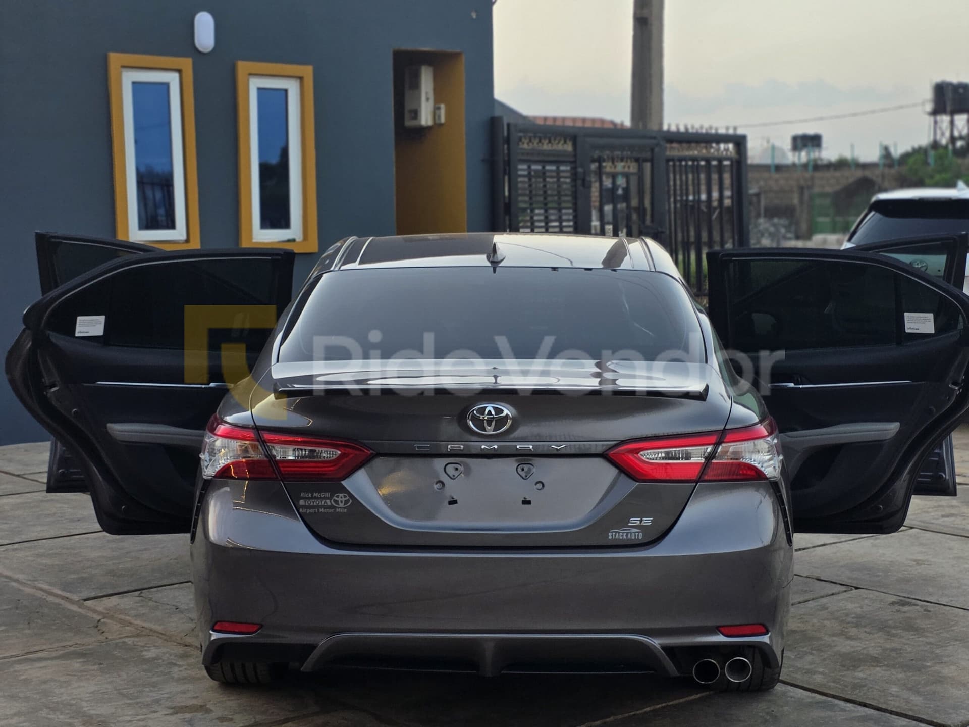 2022 Toyota Camry SE — photo 7
