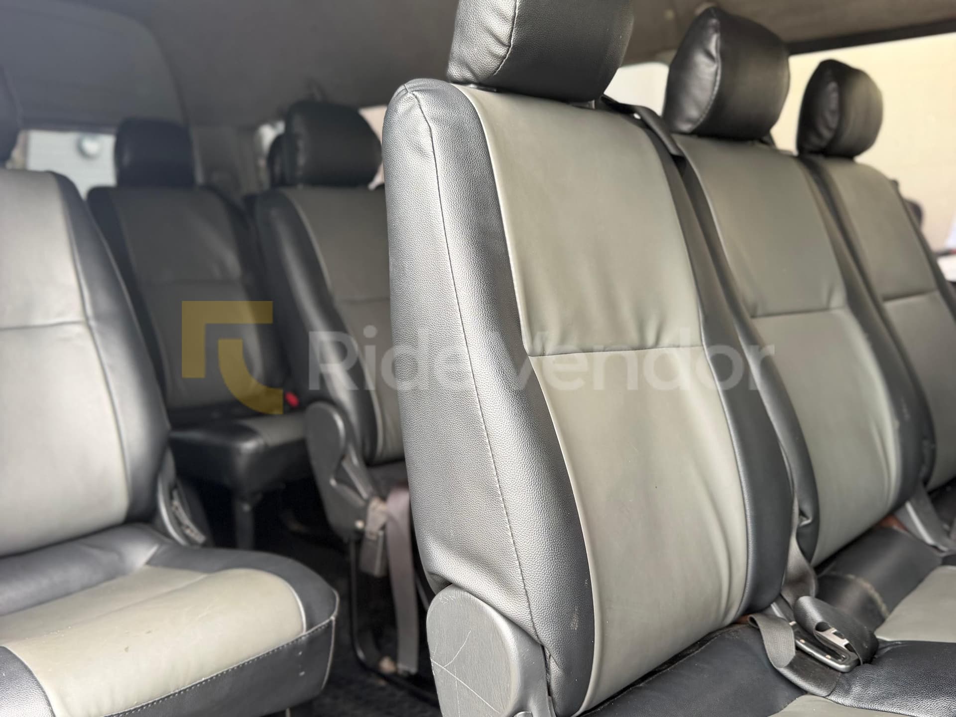 2019 Toyota Hiace High Roof — photo 2