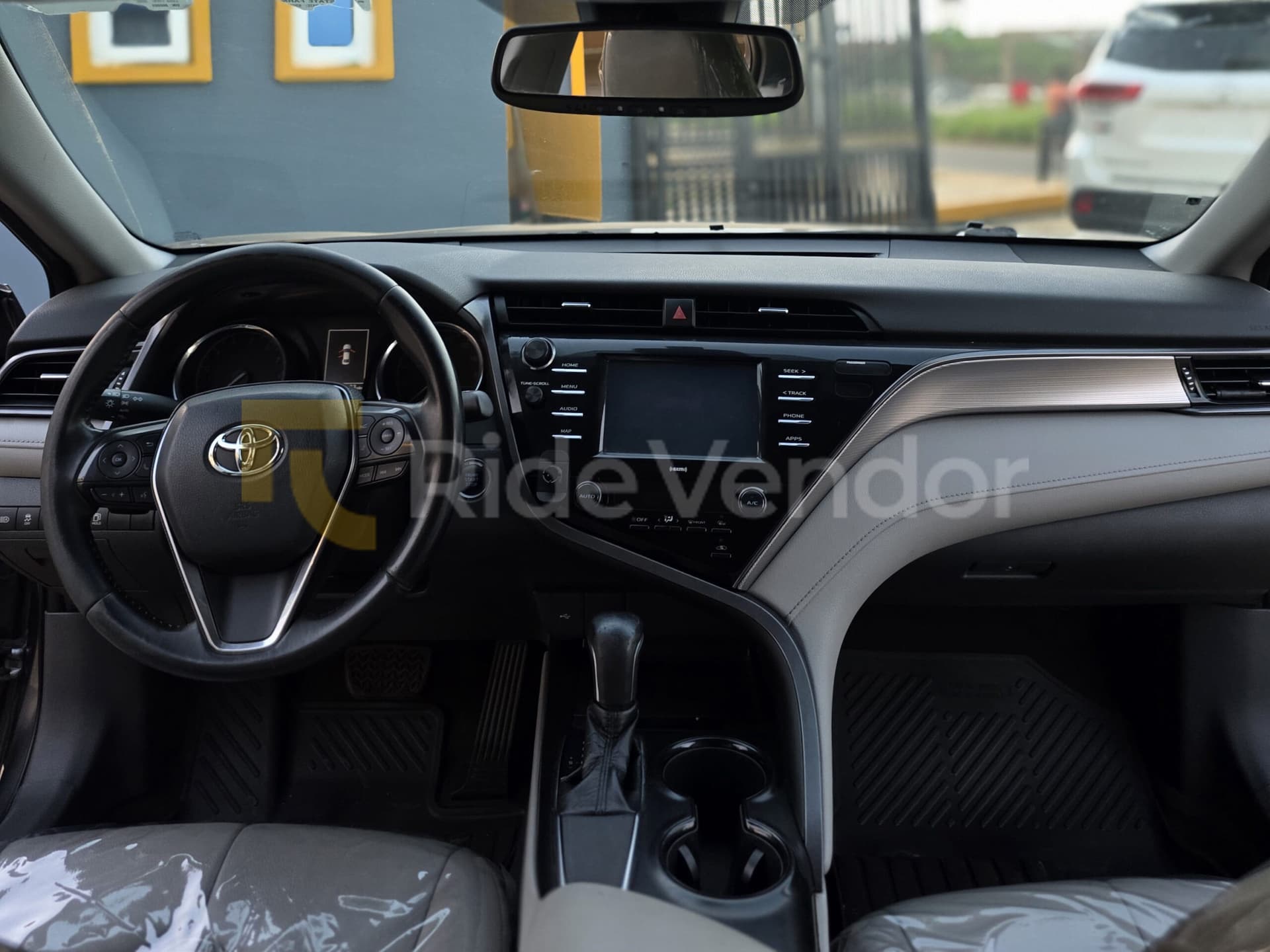 2022 Toyota Camry SE — photo 9