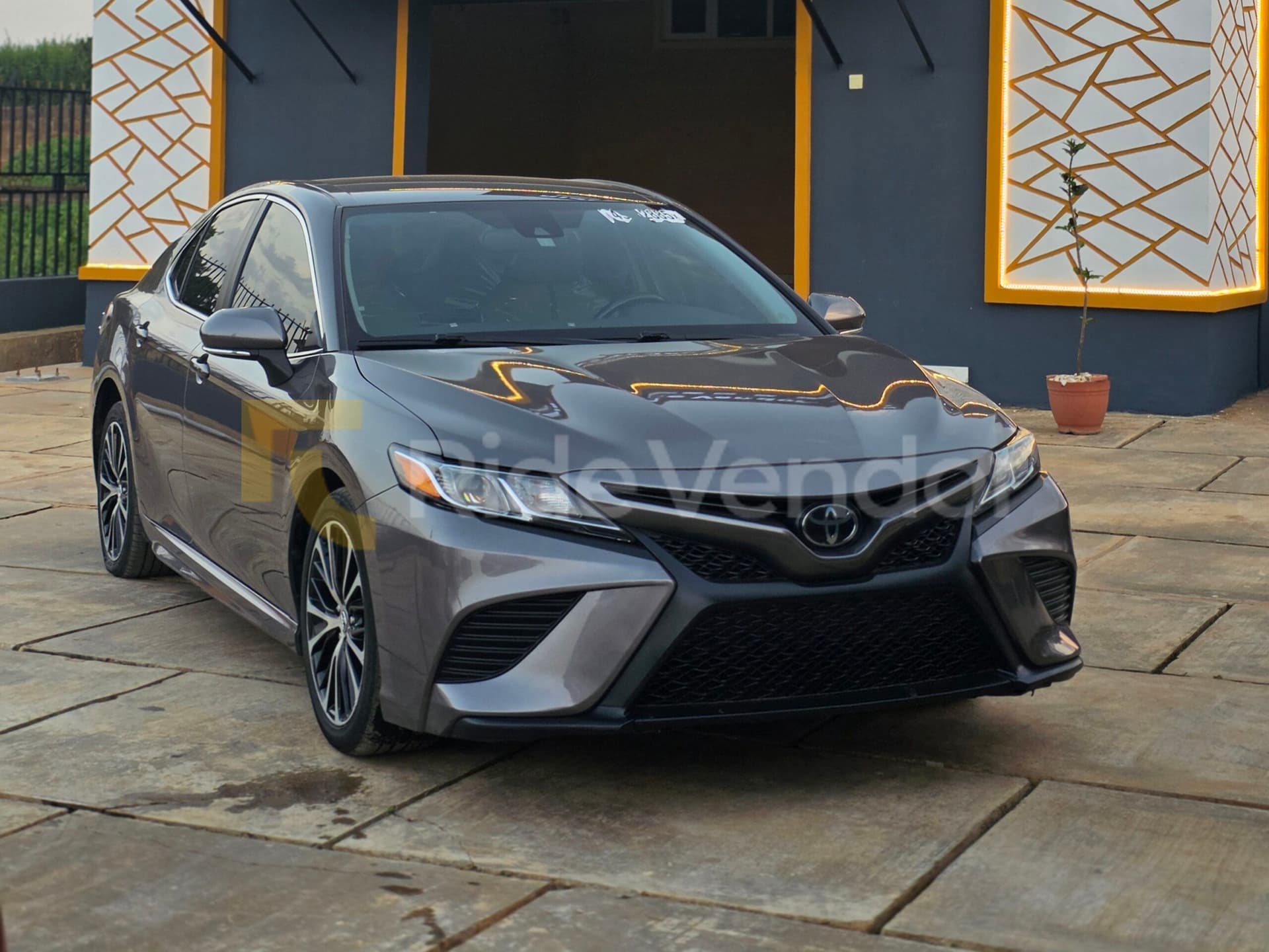 2022 Toyota Camry SE — photo 8