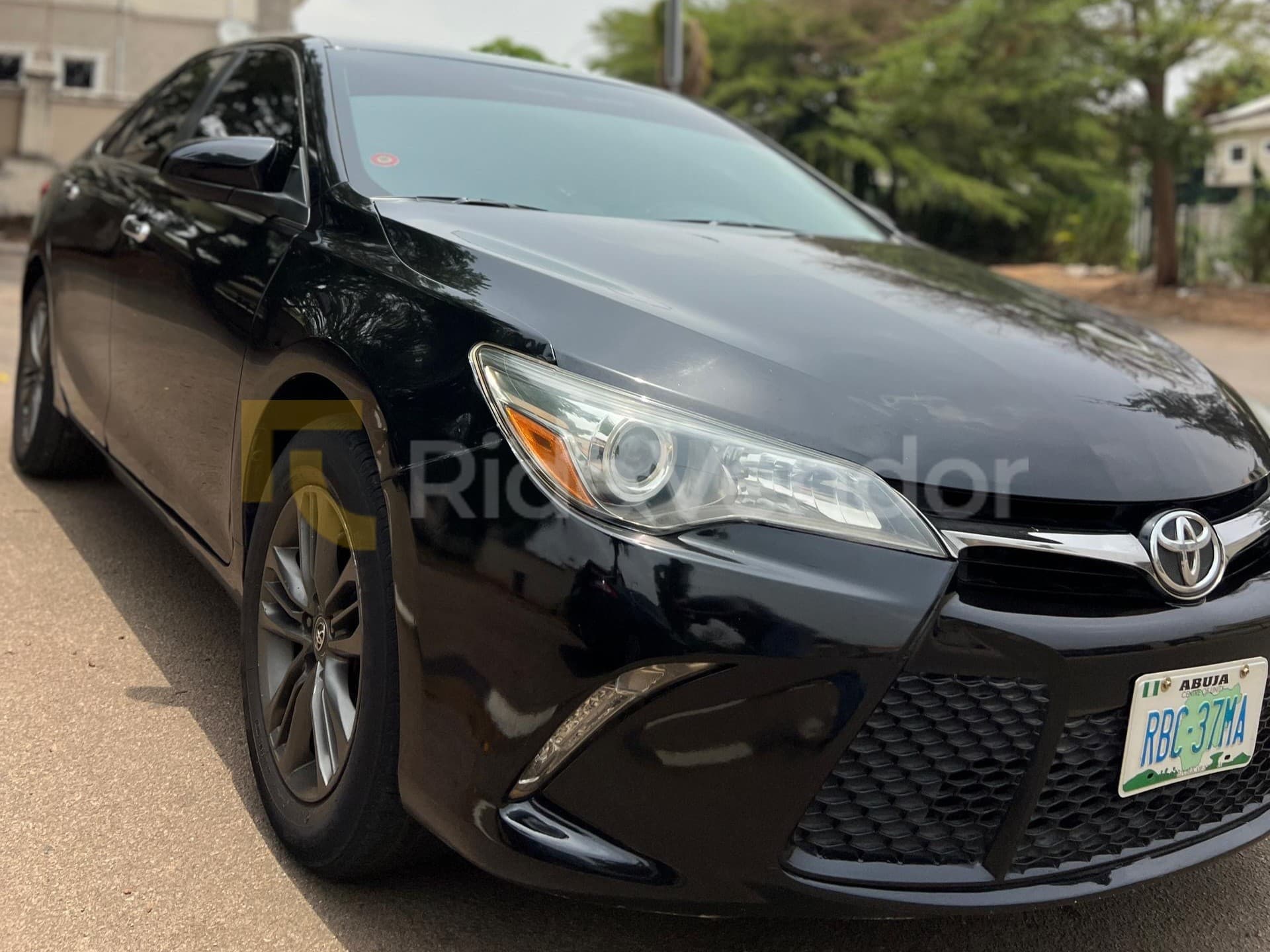 2016 Toyota Camry SE — photo 5