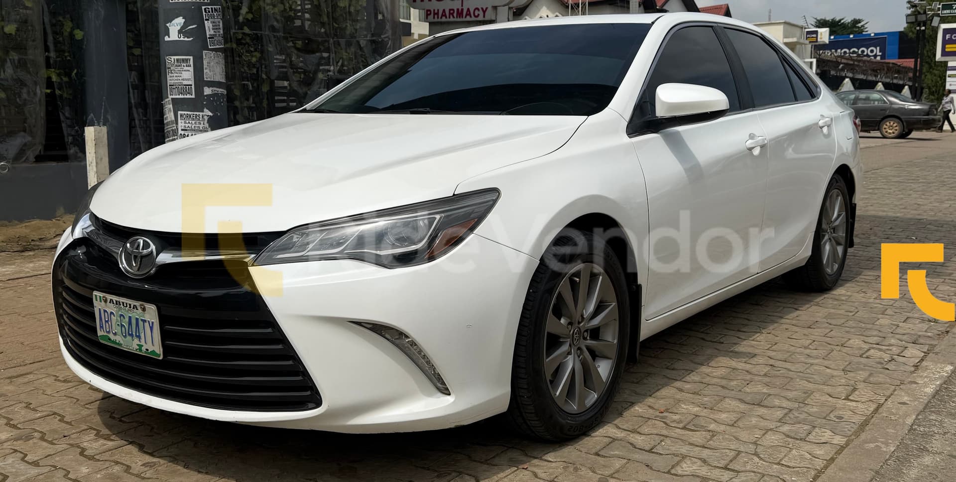 2017 Toyota Camry XLE — photo 2