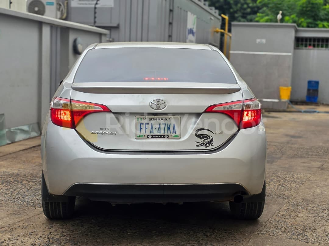 2016 Toyota Corolla LE — photo 8