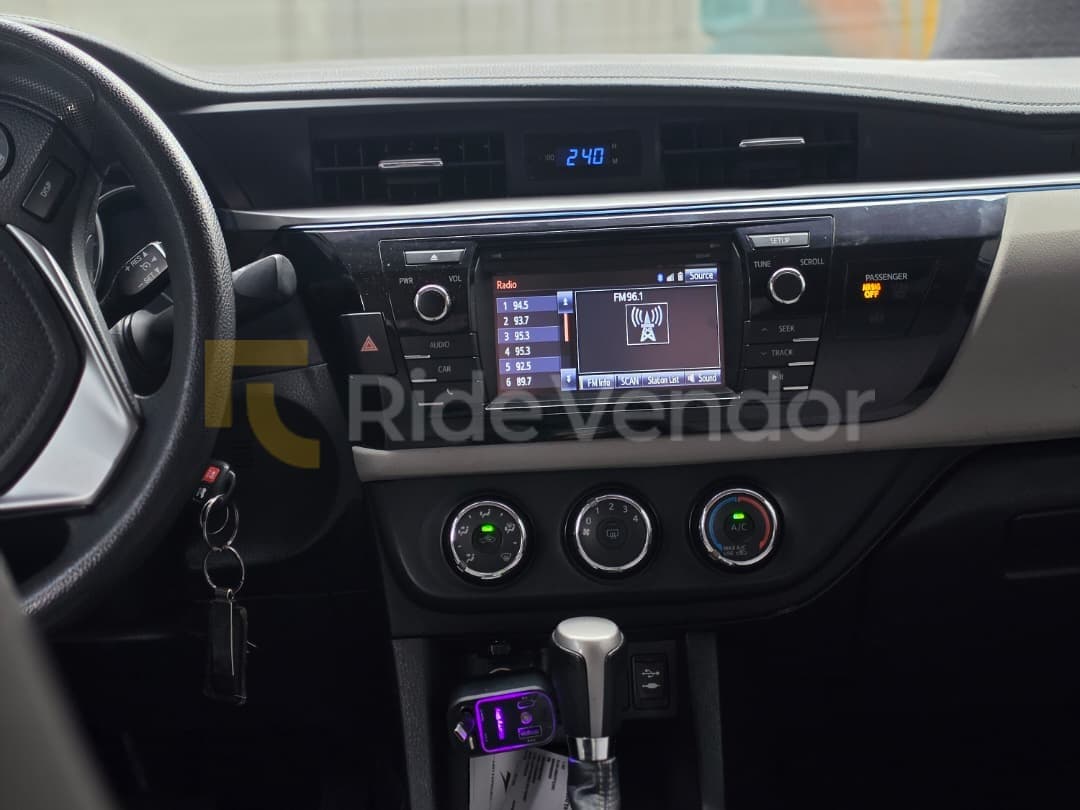 2016 Toyota Corolla LE — photo 3