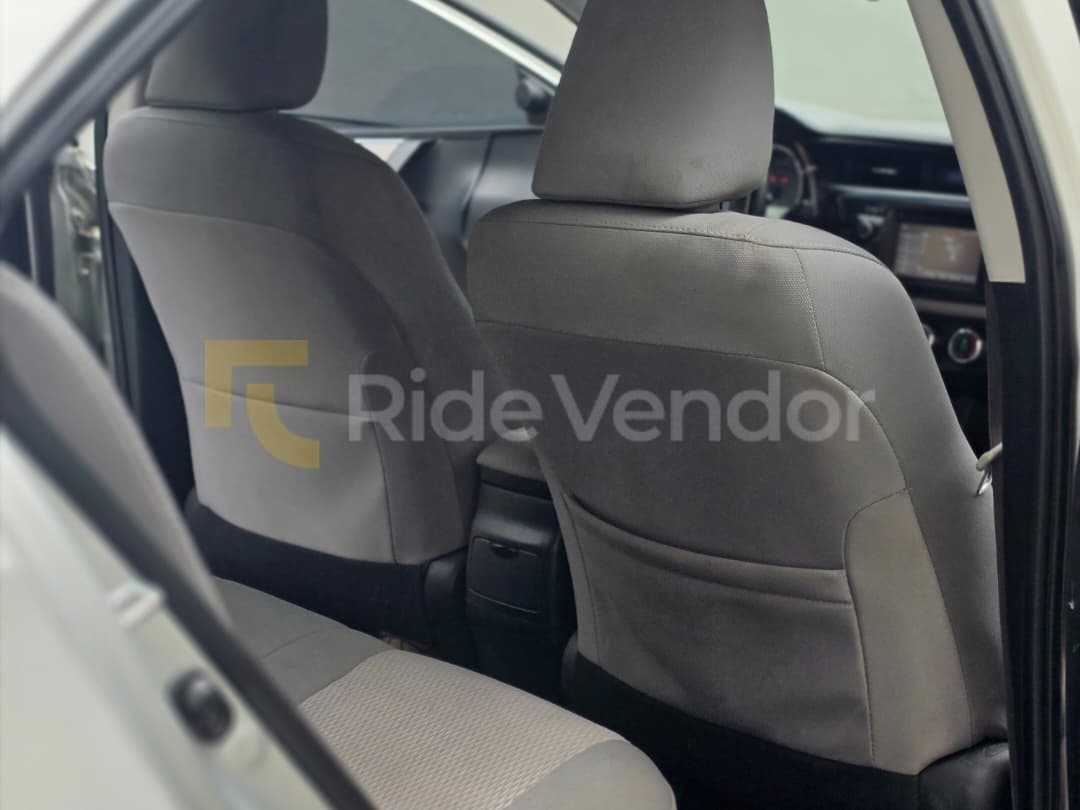 2016 Toyota Corolla LE — photo 4