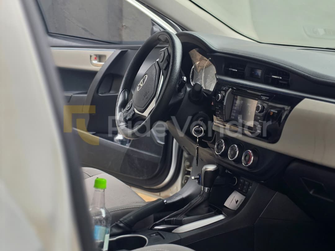 2016 Toyota Corolla LE — photo 6