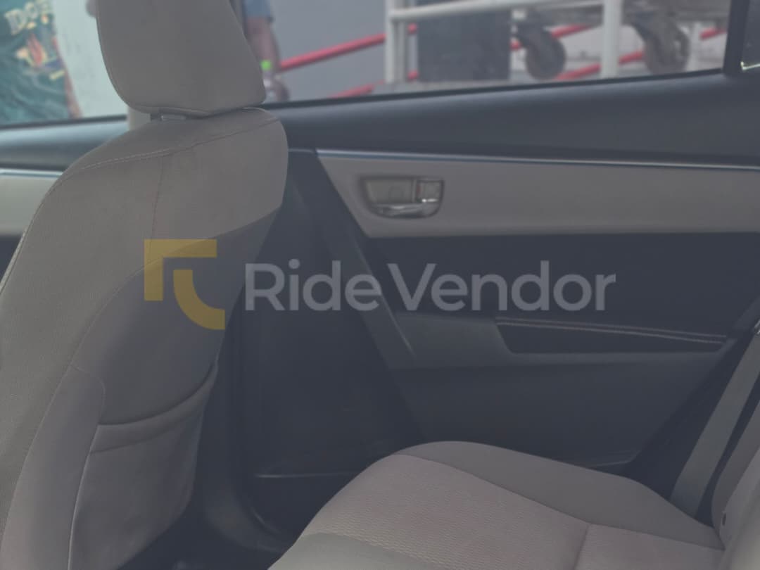 2016 Toyota Corolla LE — photo 7
