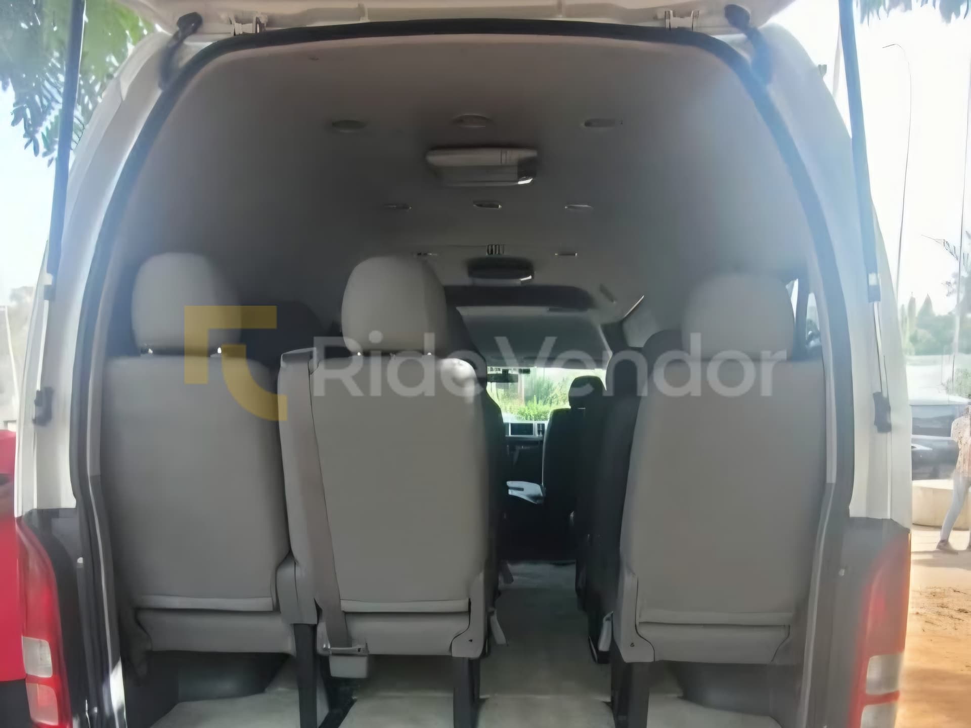 2019 Toyota Hiace Bus — photo 5