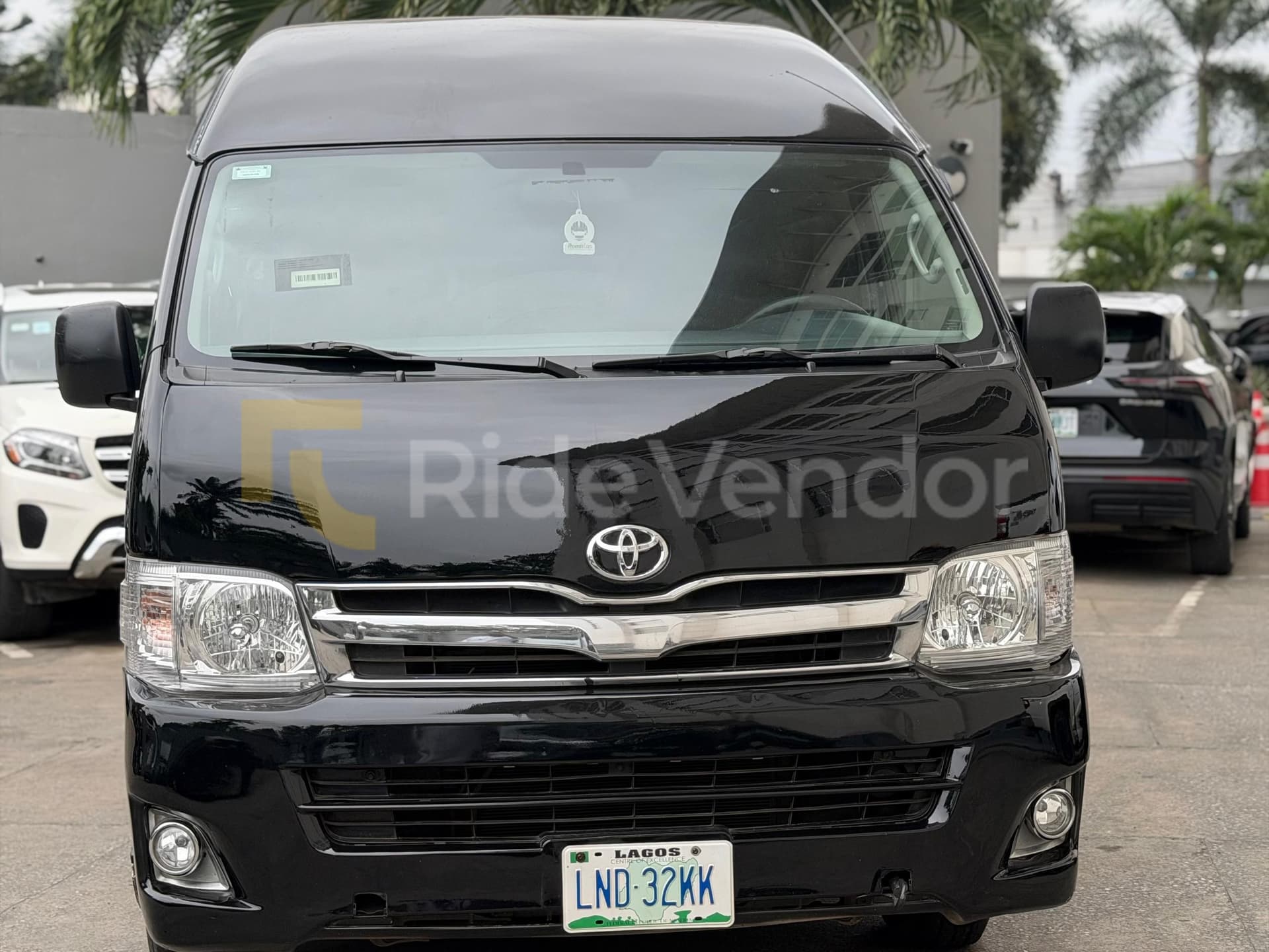 2019 Toyota Hiace High Roof — photo 4