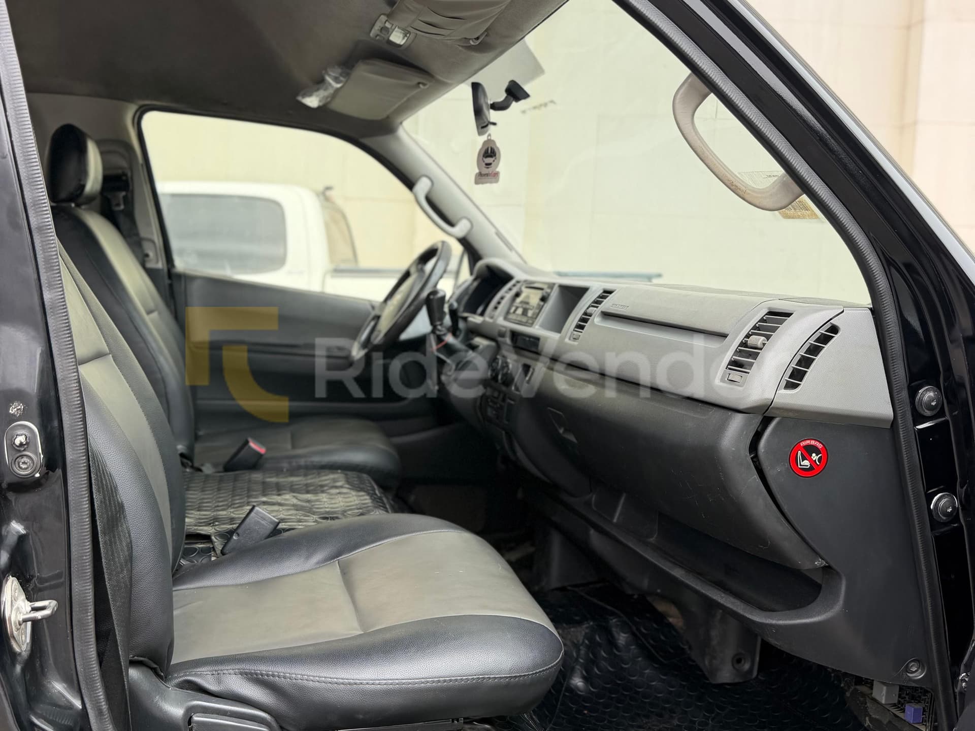 2019 Toyota Hiace High Roof — photo 12