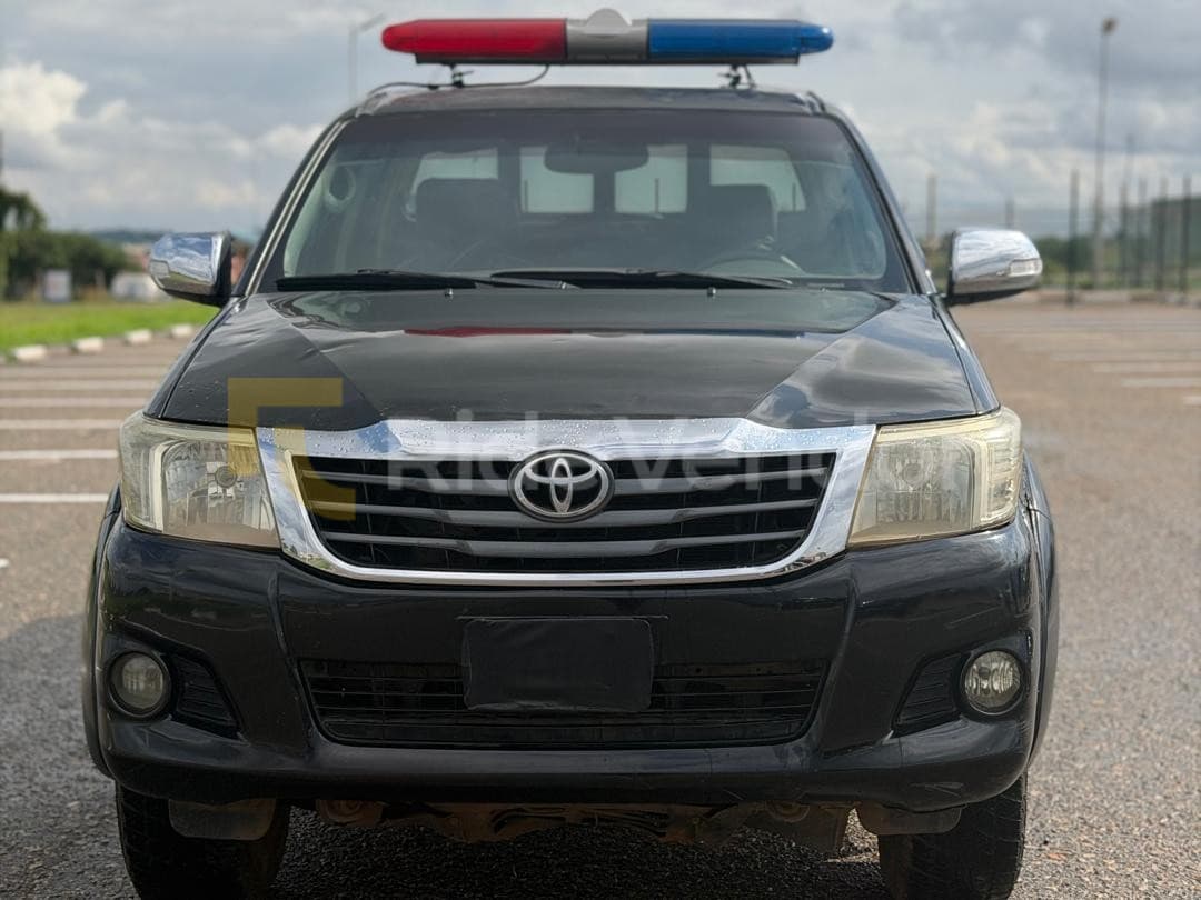 2015 Toyota Hilux SRS — photo 3