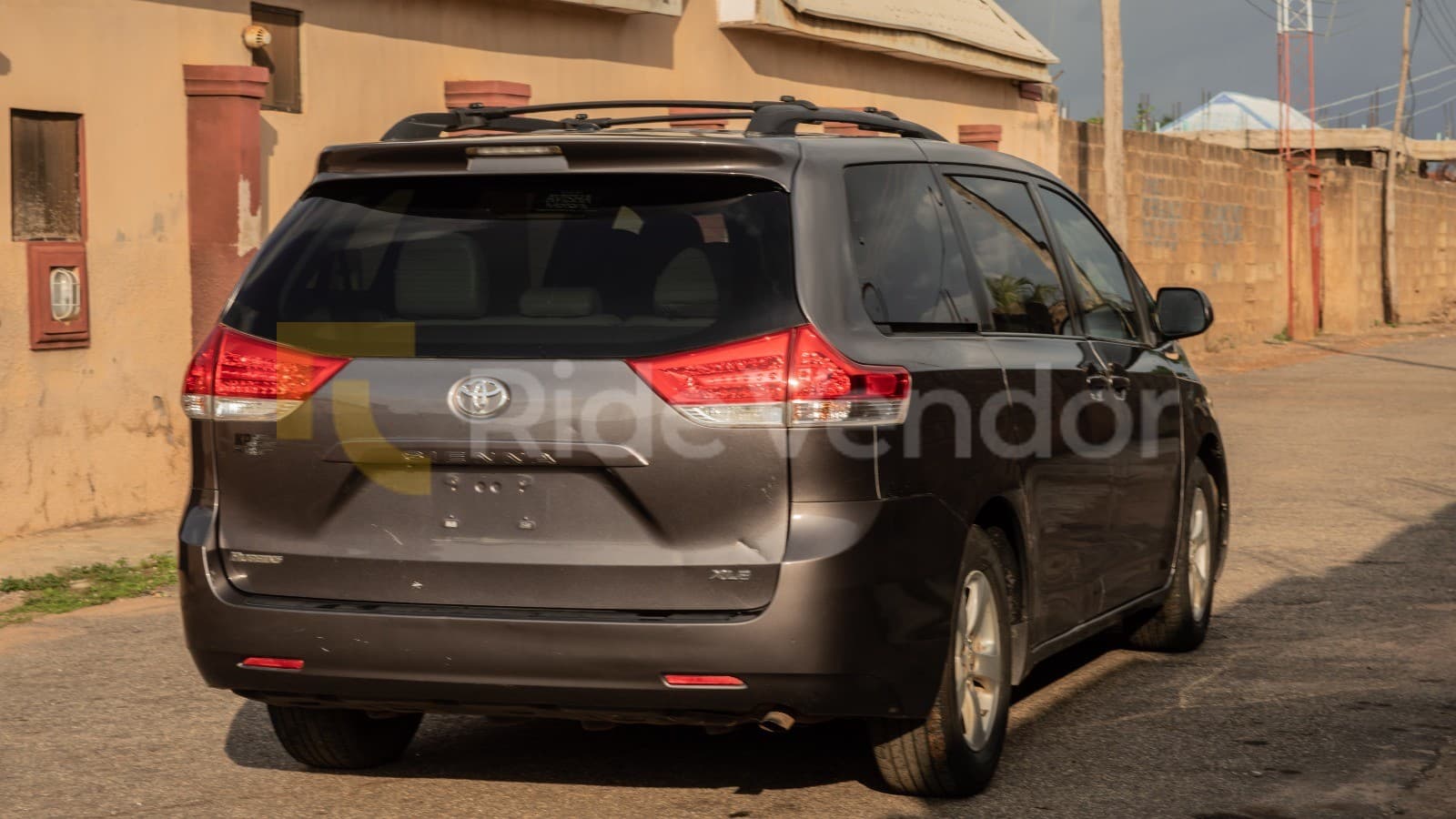 2014 Toyota Sienna XLE — photo 5
