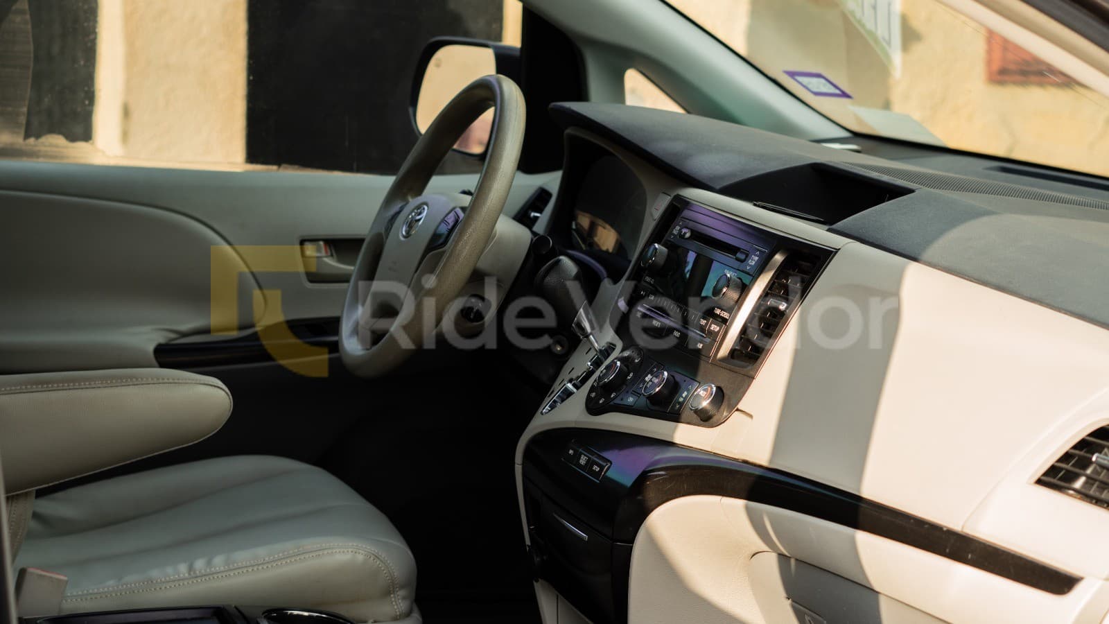 2014 Toyota Sienna XLE — photo 2
