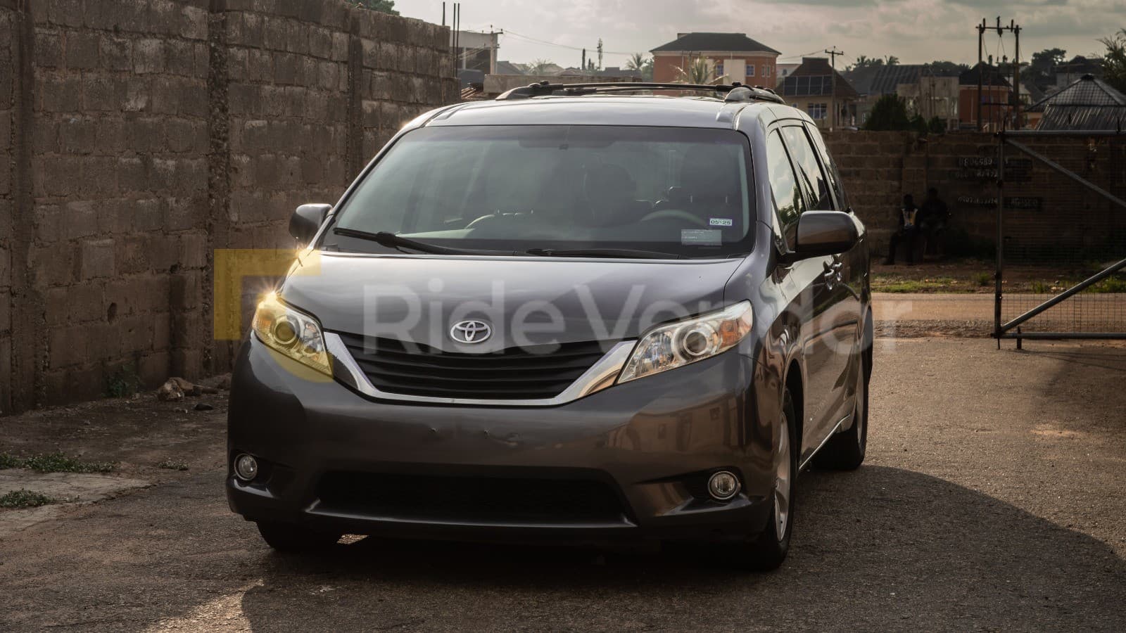 2014 Toyota Sienna XLE — photo 3
