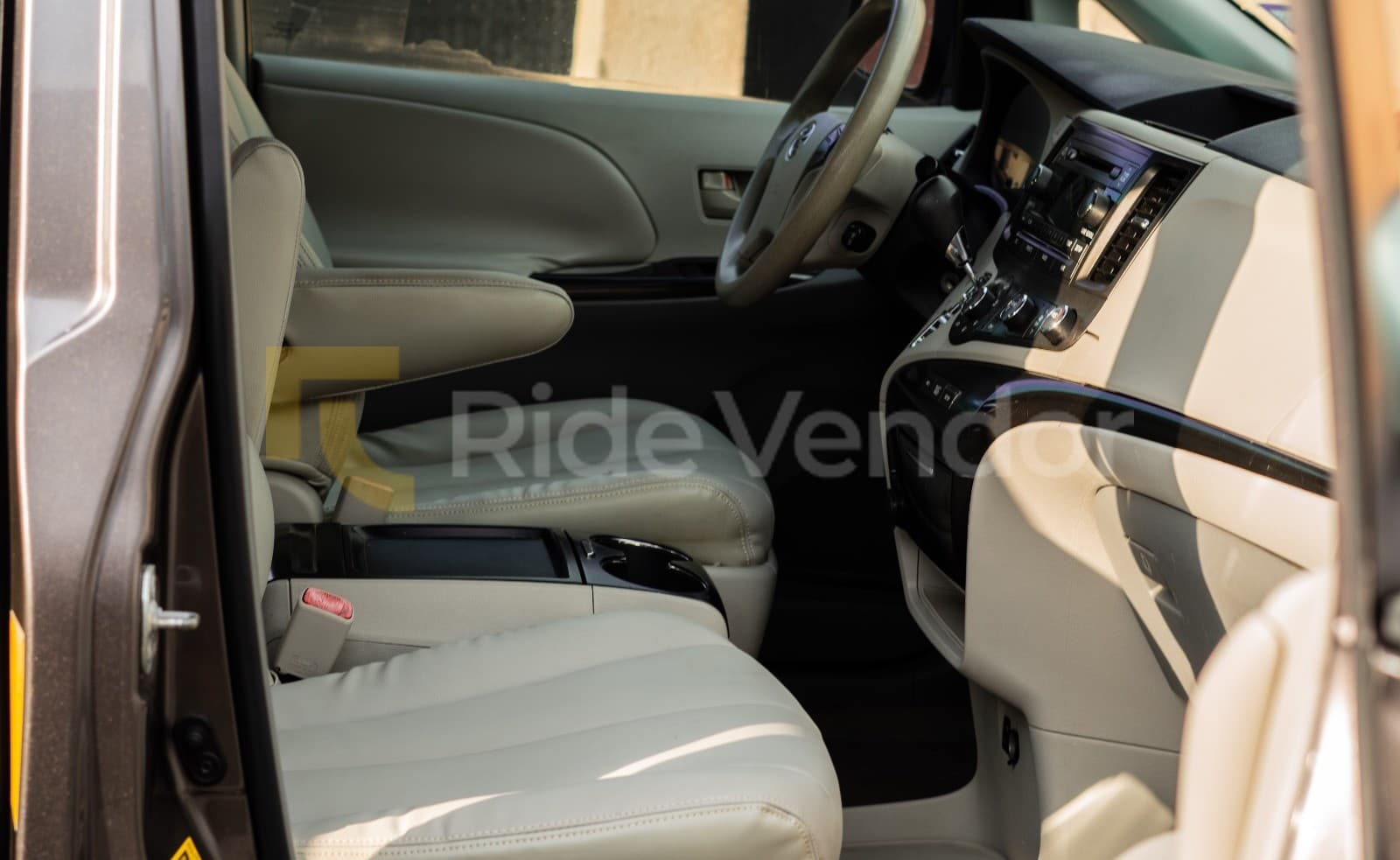 2014 Toyota Sienna XLE — photo 4