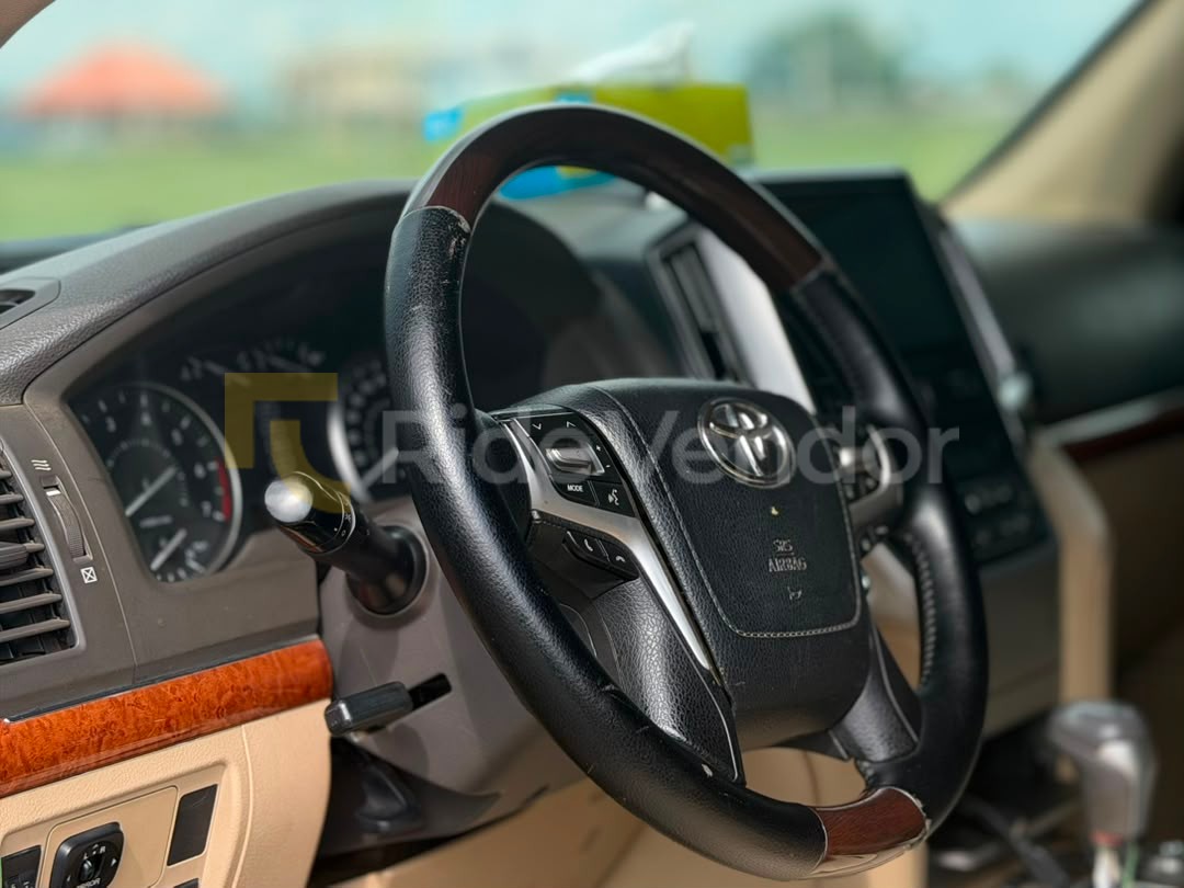 2020 Toyota Land Cruiser — photo 4