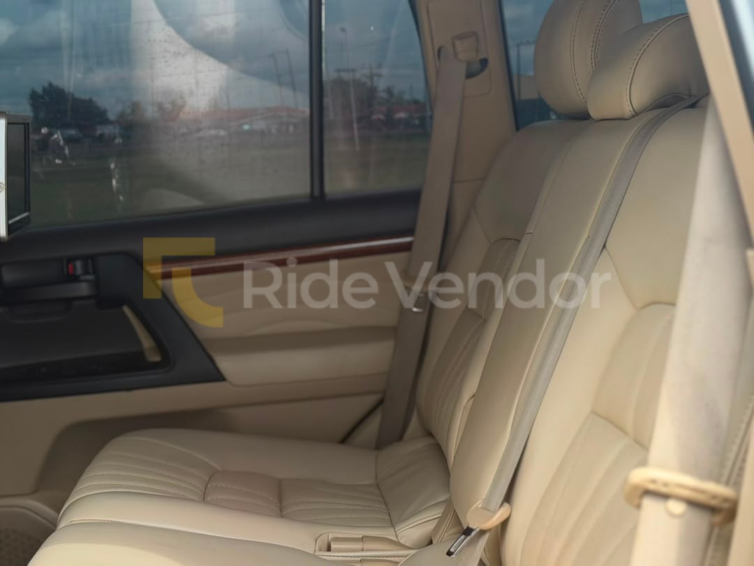2020 Toyota Land Cruiser — photo 5