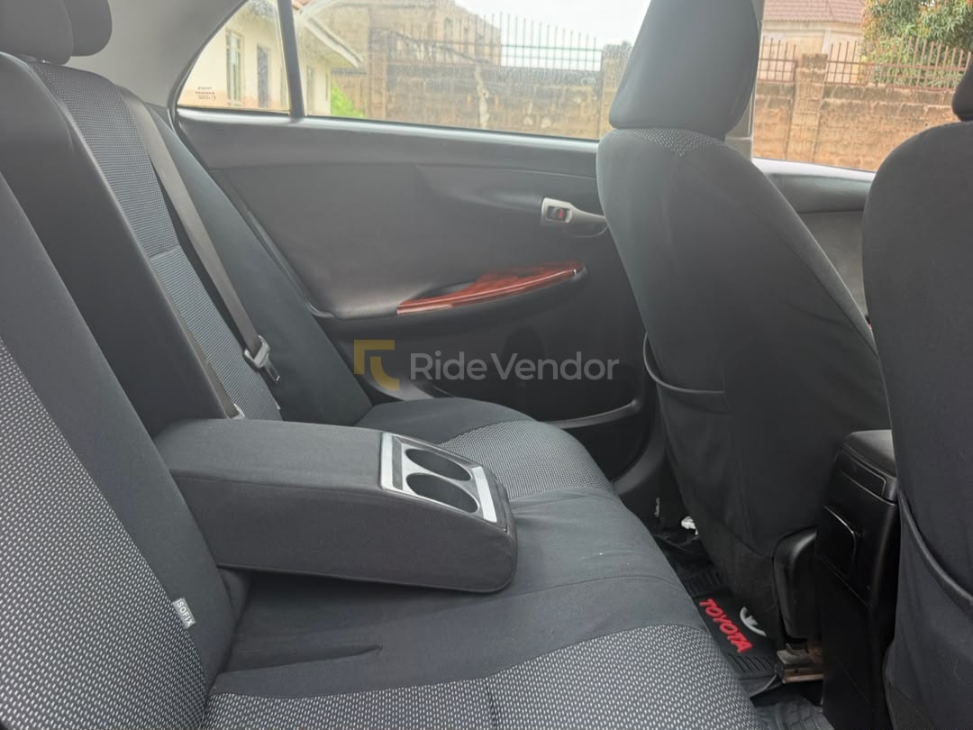 2014 Toyota Corolla LE — photo 4