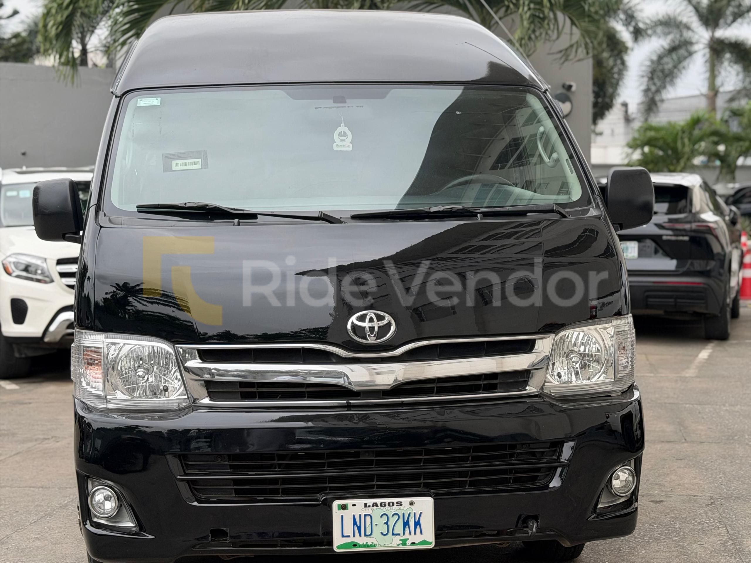 2019 Toyota Hiace High Roof — photo 4