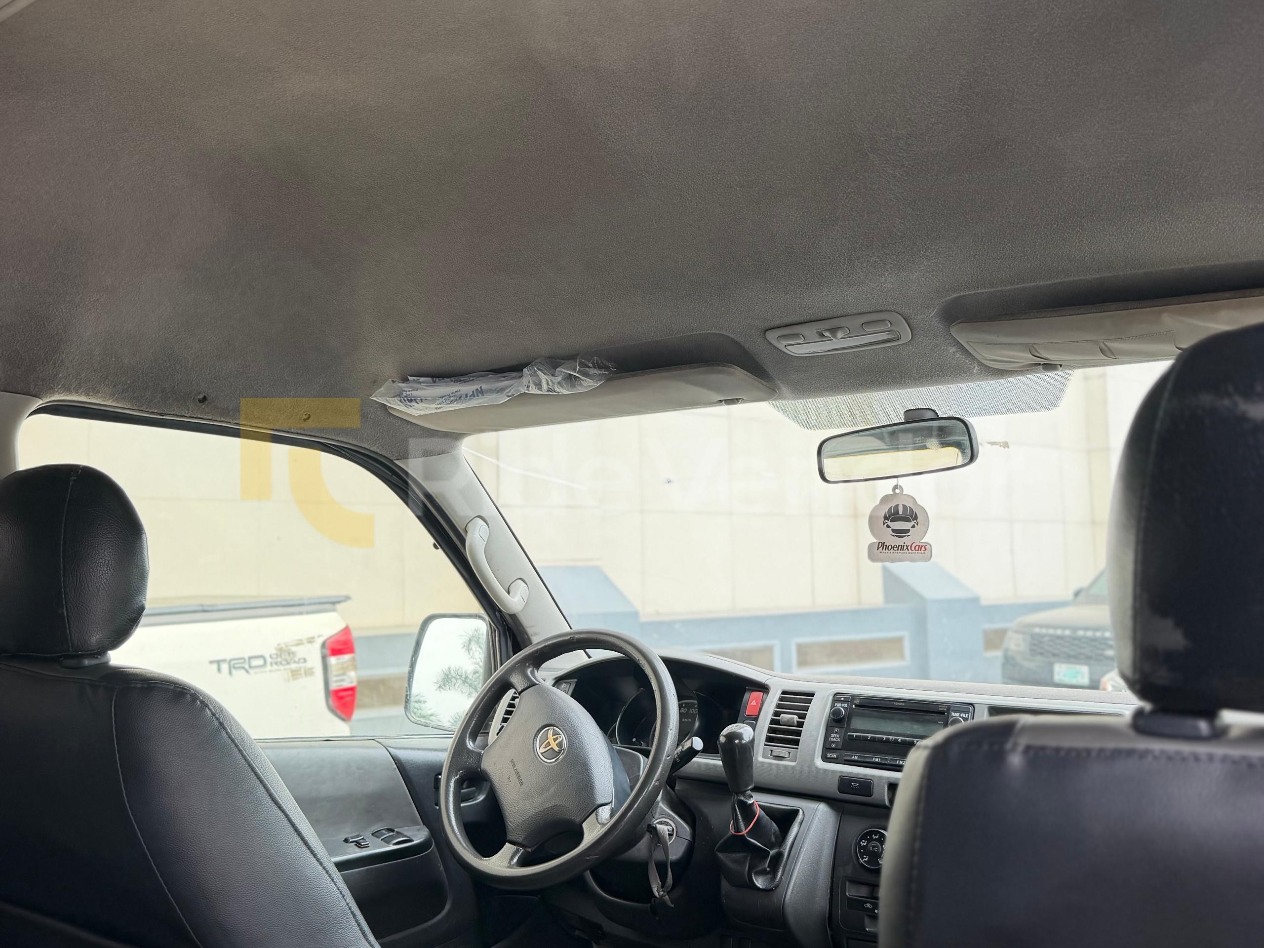 2019 Toyota Hiace High Roof — photo 13